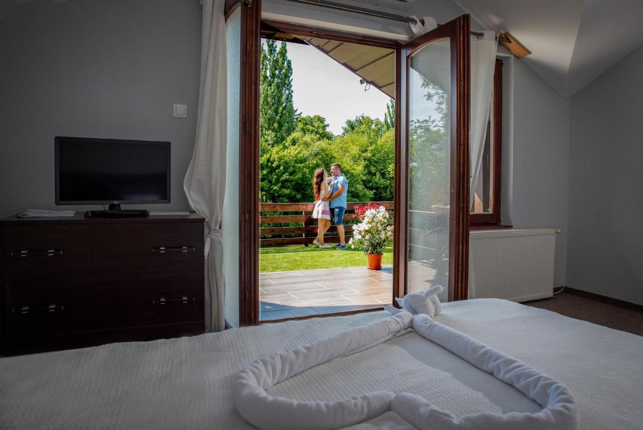 Eden Lounge Restaurant & Pension Veresegyház Dış mekan fotoğraf