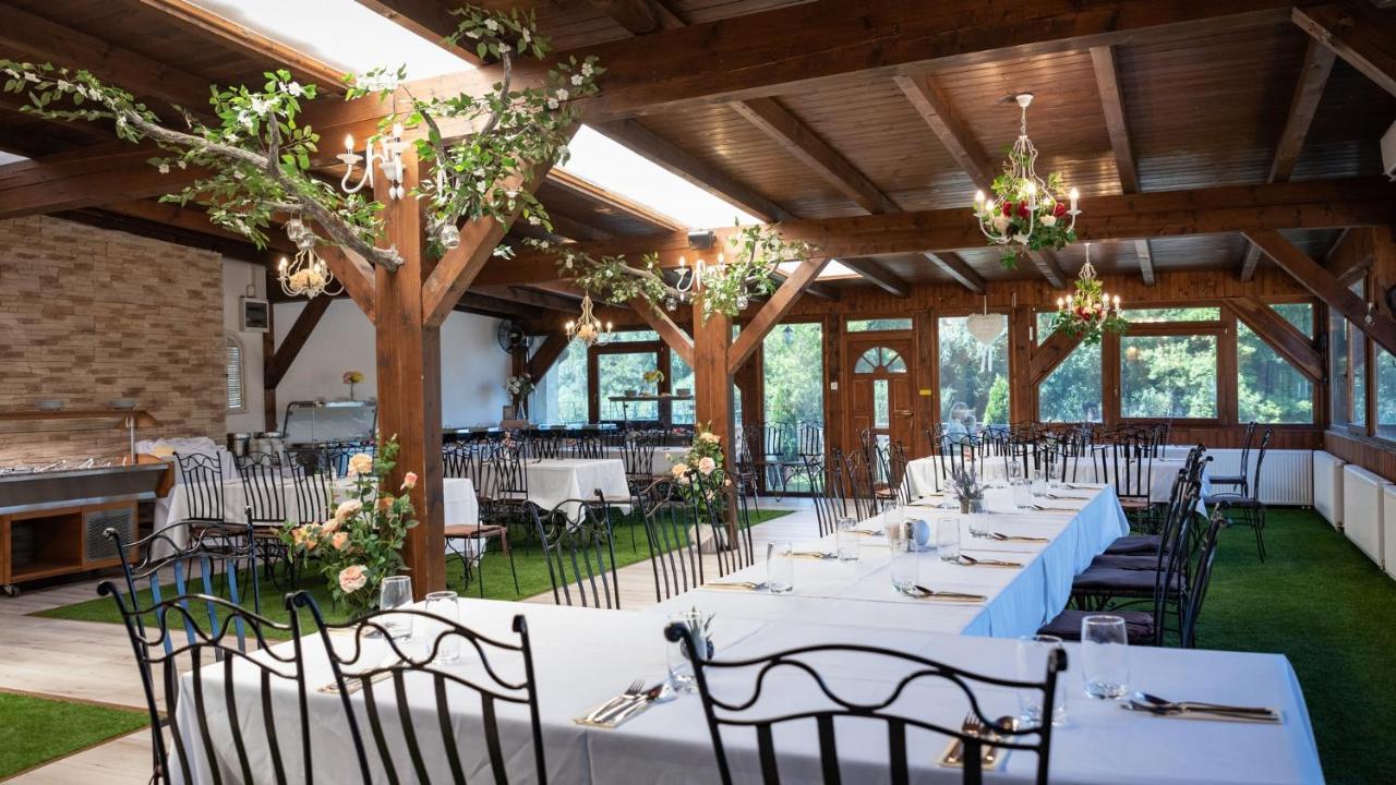 Eden Lounge Restaurant & Pension Veresegyház Dış mekan fotoğraf