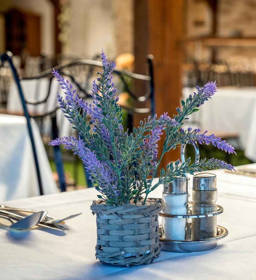 Eden Lounge Restaurant & Pension Veresegyház Dış mekan fotoğraf