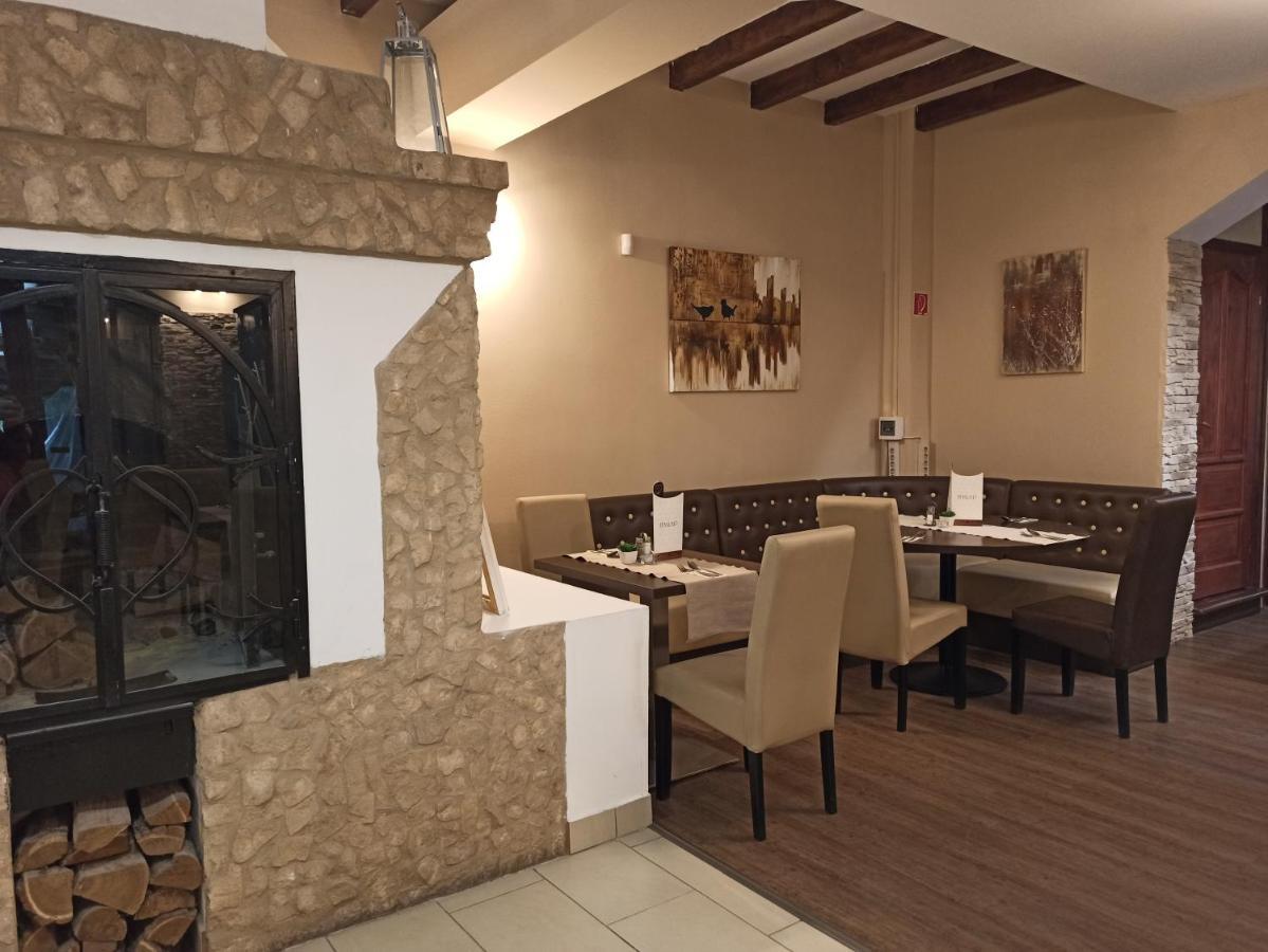 Eden Lounge Restaurant & Pension Veresegyház Dış mekan fotoğraf
